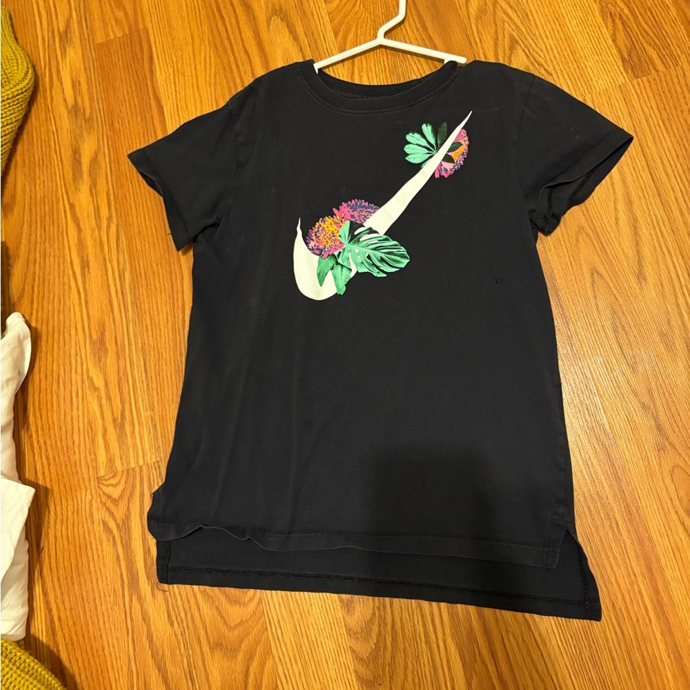 Girls Nike Tee
